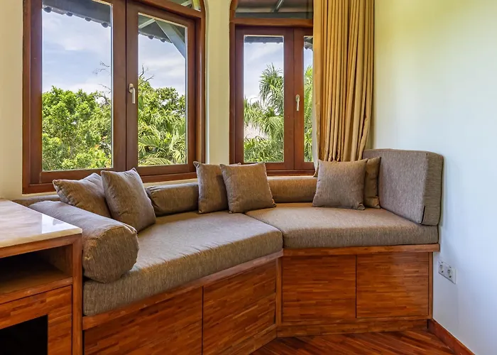 Otel Cove Urbanest 4*