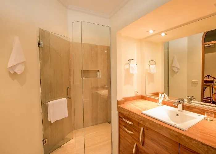 Cove Urbanest Otel 4*