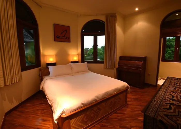 Otel Cove Urbanest 4*
